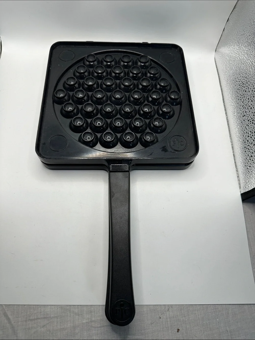 Pampered Chef Black Bubble Puffer Maker Pan